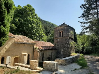 LUNAS-LES-CHATEAUX - VISITE COMMENTÉE CHAPELLE NOTRE DAME DE NIZE ET FONTAINE DES YEUX