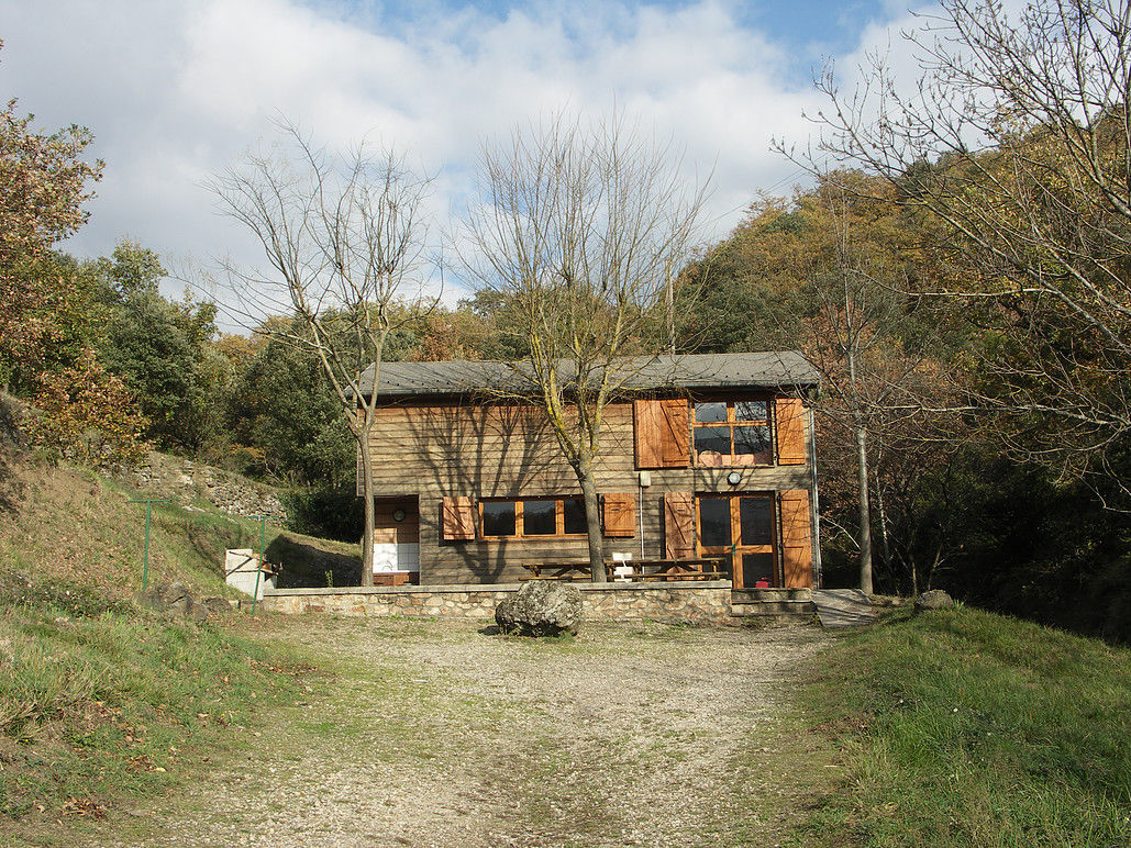 Grand chalet extérieur ©Mairie St Geniès