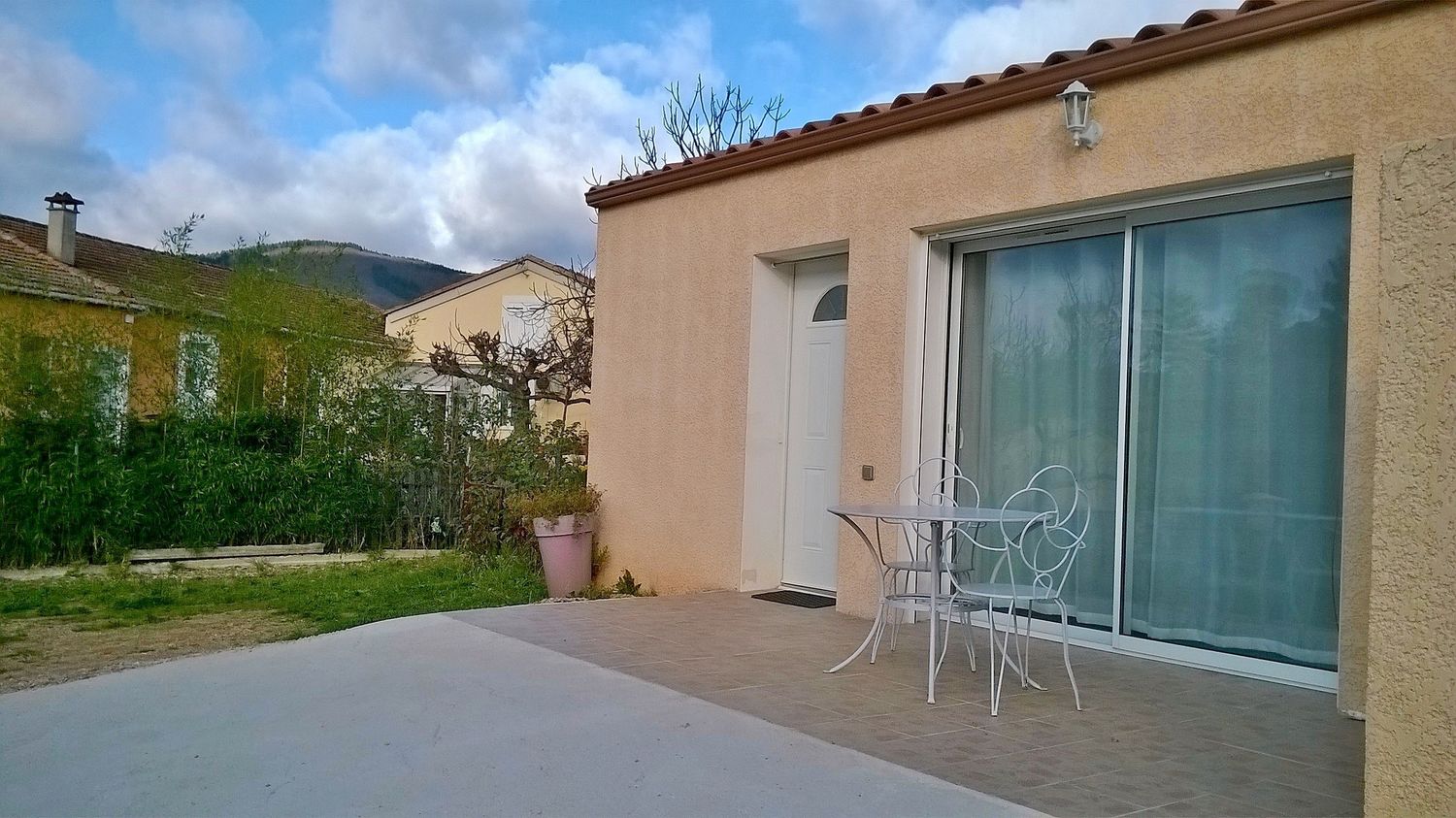 terrasse privée accessible en fauteuil  ©cabanes