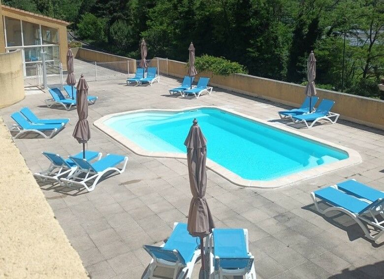 Avene.Thierry_VALLON.Piscine_2024_1.Guide_OT_Avene_ ©©vallon