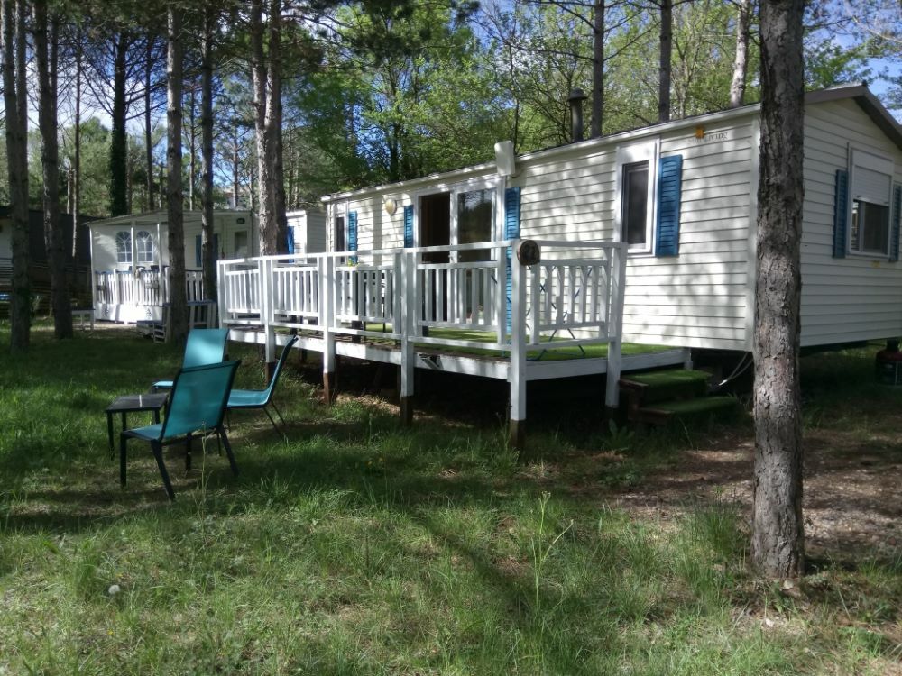 Bungalow 21 vu de l'extérieur- ©au calme, dans la pinède - 