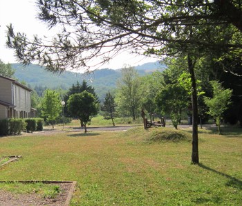 Bâtiment côté parking ©Mairie de Ceilhes