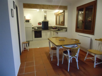 Petit chalet après rénovation Cuisine et salle à manger ©Mairie St Geniès