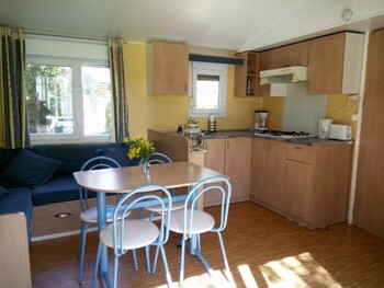 Piece-a-vivre-1-Bungalow-21- ©au calme, dans la pinède - 