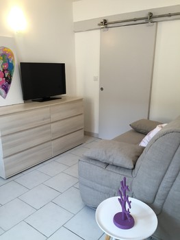 VIOLETSEJOUR ©AYNARD MONSERRAT