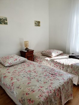 03 - Etage Chambre à 2 lits + lampe ©BITSCH