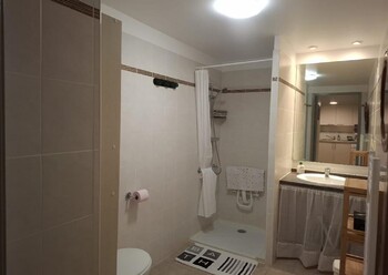 Salle de bain du 6 11 25_page-0001 ©gloaguen 