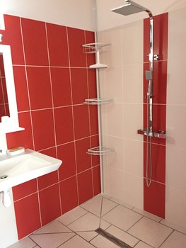 VIOLETSDBIMG_0028 ©AYNARD MONSERRAT