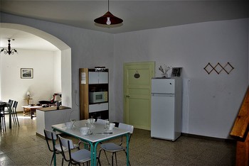 La-Cagarotte-Cuisine-vue-2 ©2019-GINOUVES Christine-BESSIERE Roland