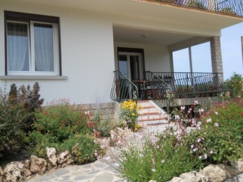 HLOLAR0340007931_1 ©entrée + terasse