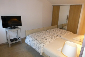 HLOLAR034NO09618_5 ©.c