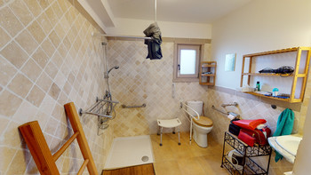 salle d eau accessible fauteuil roulant Palmeraie Villa Marrakech Lamalou ©villa Marrakech Lamalou Marc Engler