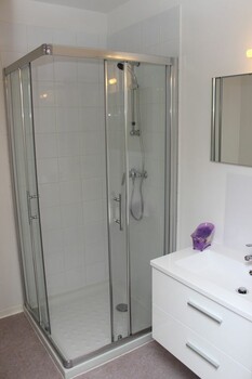 3962ddf3-a7a1-4783-a384-6f6c089788a7.c10 ©COLL