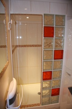 Salle d'eau - Douche ©Le Clos Joly