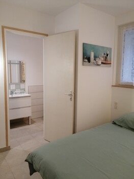 vu chambre vers SDB ©fabre