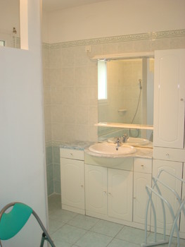 Salle-d-eau-Cros-Henri-les-palenques-7-fa0c826397c649dab92546ed14d380ce ©cros henri