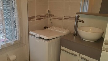 Salle de bains , cabine douche ©Alain Clavel