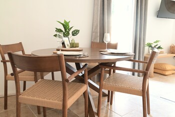 LOTT Graissessac - table a manger  Salon ©LOTT GRAISSESSAC