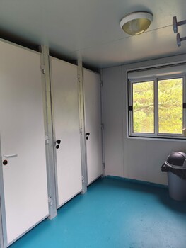 Sanitaire camping ©Auberge de Lascours