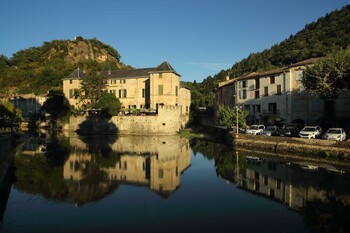 Lunas, le château au bord du Gravezon ©G. Souche - PHLV