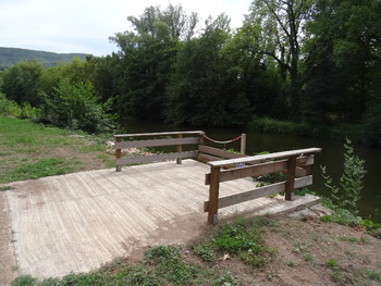 Accès pnr poste de pêche - Parc Pierre RABHI  ©Murielle SANZ 