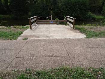 Accès pnr poste de pêche - Parc Pierre RABHI ©Murielle SANZ 